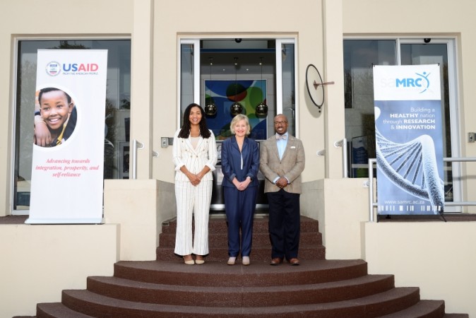 SAMRC awarded a multi-million dollars grant by USAID to boost research on HIV Vaccine Development 